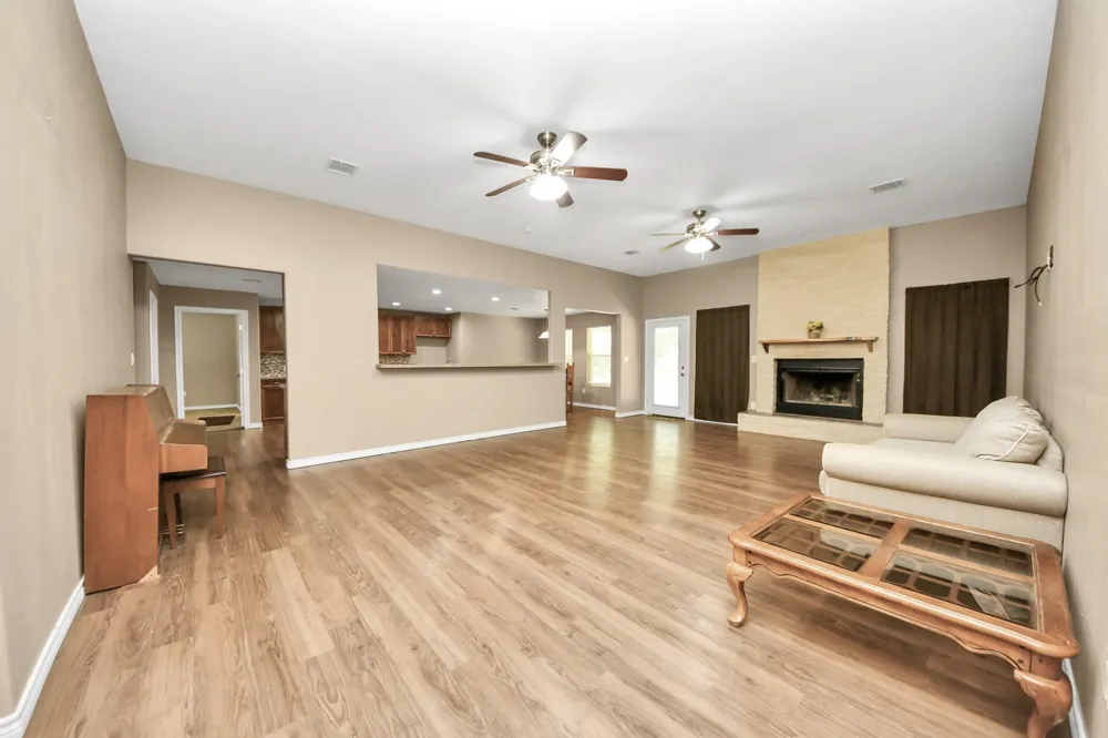 197 County Road 348 Cleveland, TX 77327