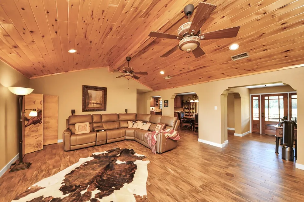 16076 Highway 105 Cleveland, TX 77327