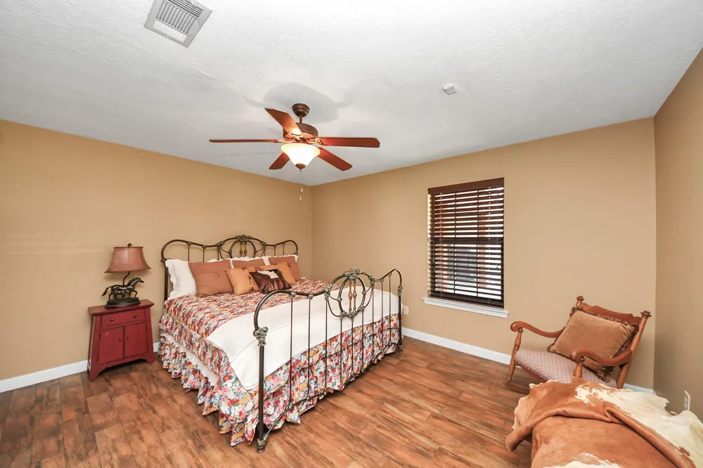 16076 Highway 105 Cleveland, TX 77327