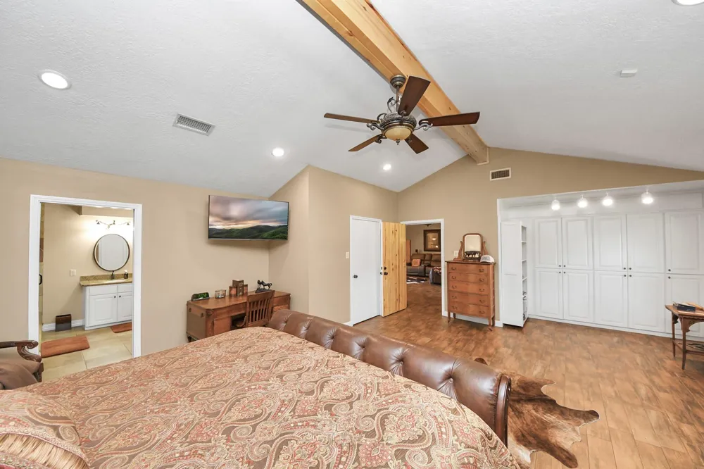 16076 Highway 105 Cleveland, TX 77327