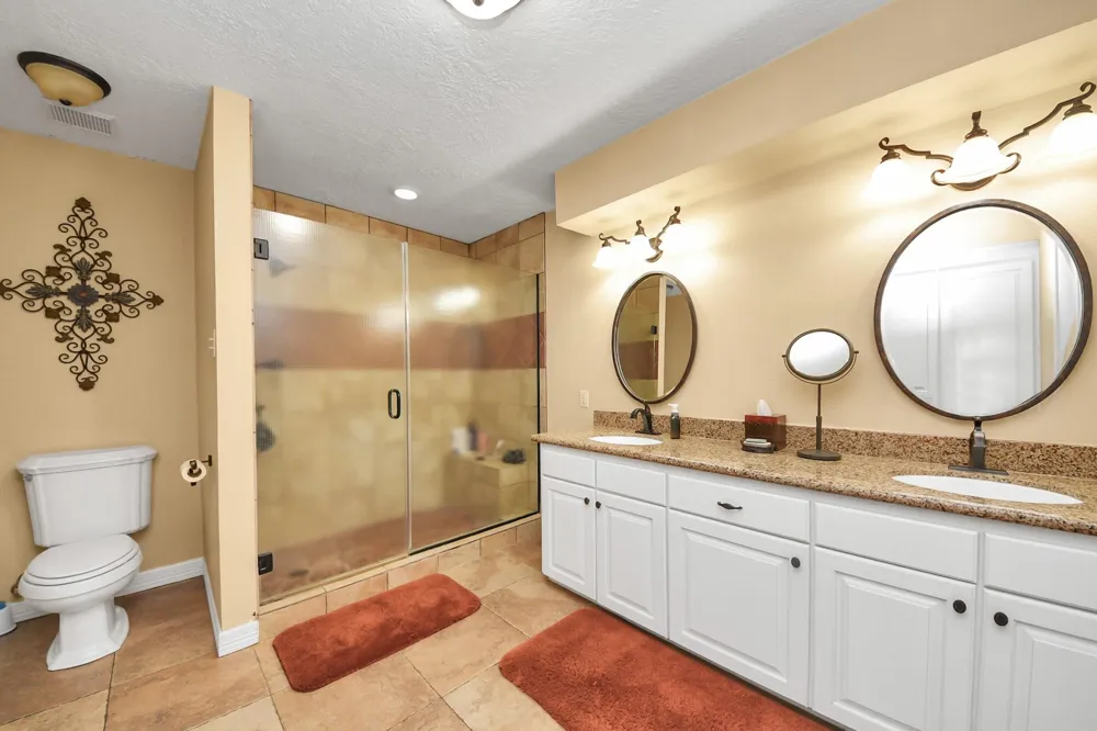 16076 Highway 105 Cleveland, TX 77327
