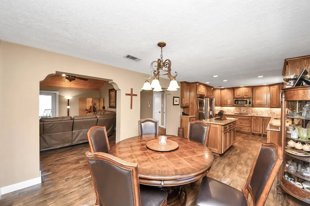 16076 Highway 105 Cleveland, TX 77327