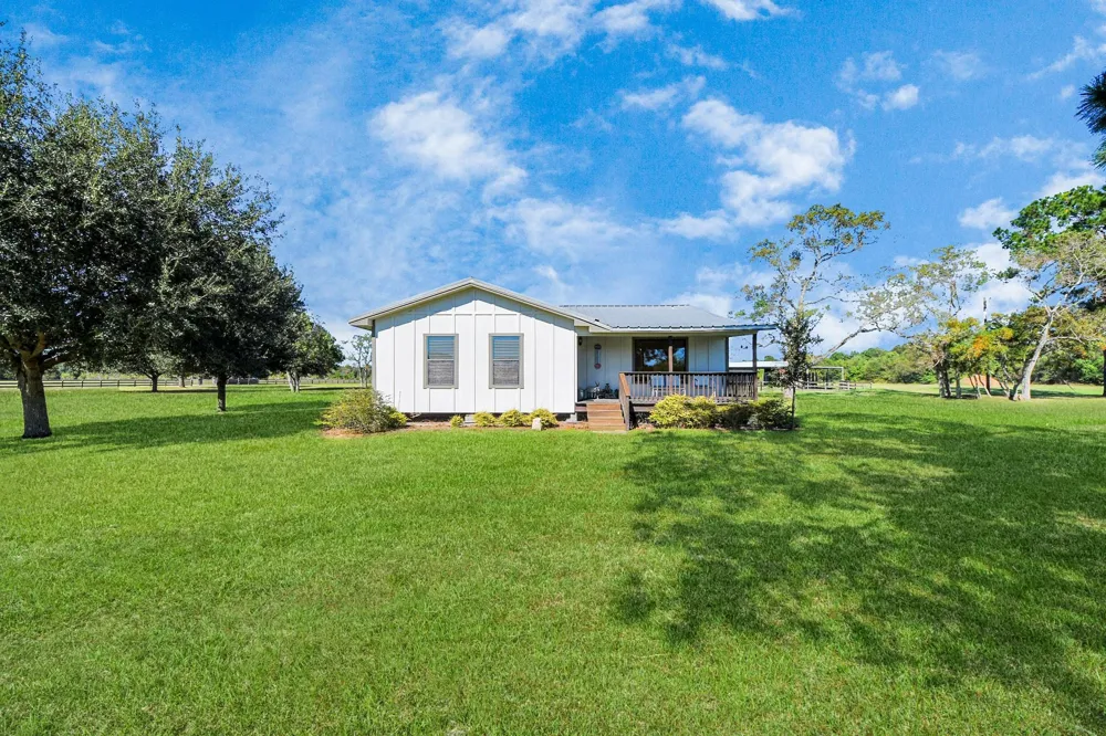 16076 Highway 105 Cleveland, TX 77327