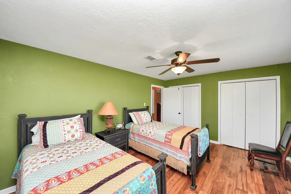 16076 Highway 105 Cleveland, TX 77327