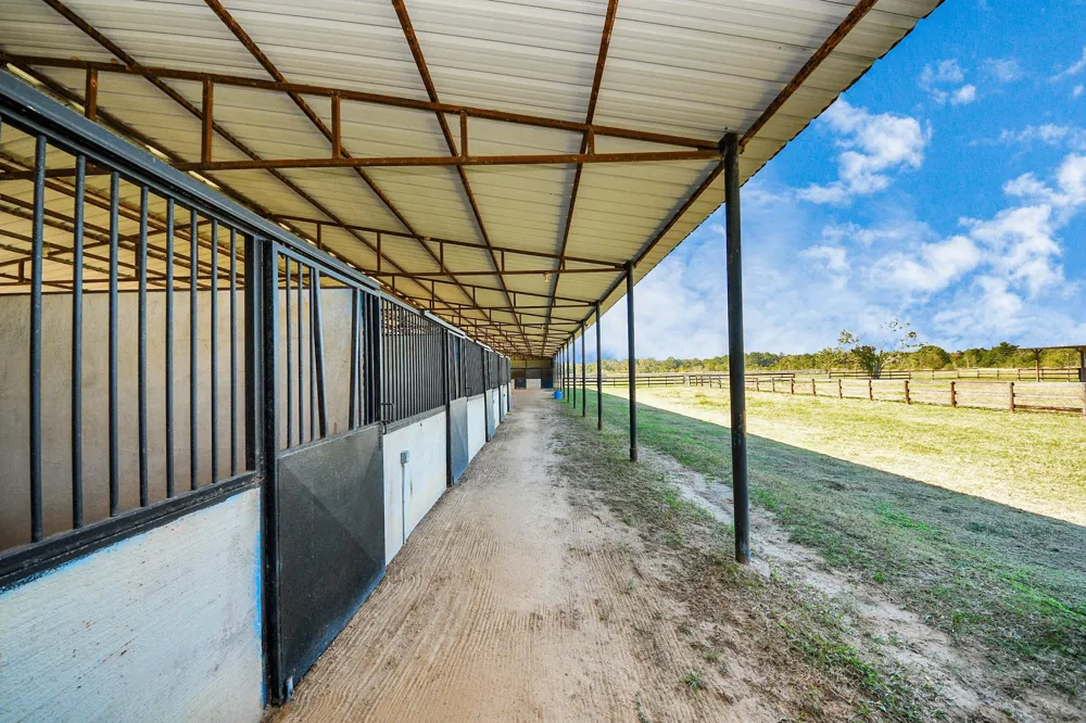 16076 Highway 105 Cleveland, TX 77327