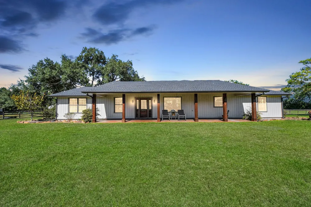 16076 Highway 105 Cleveland, TX 77327