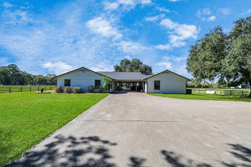 16076 Highway 105 Cleveland, TX 77327
