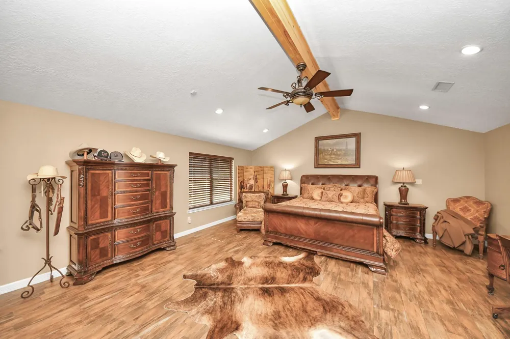 16076 Highway 105 Cleveland, TX 77327