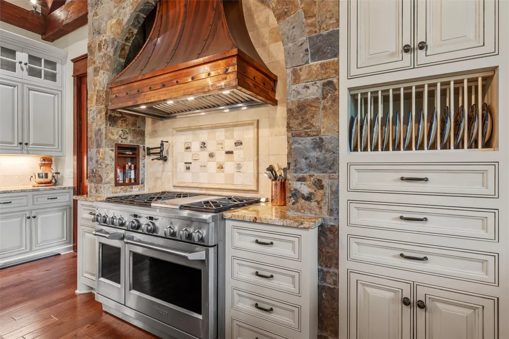240 Lost Creek China Spring, TX 76633