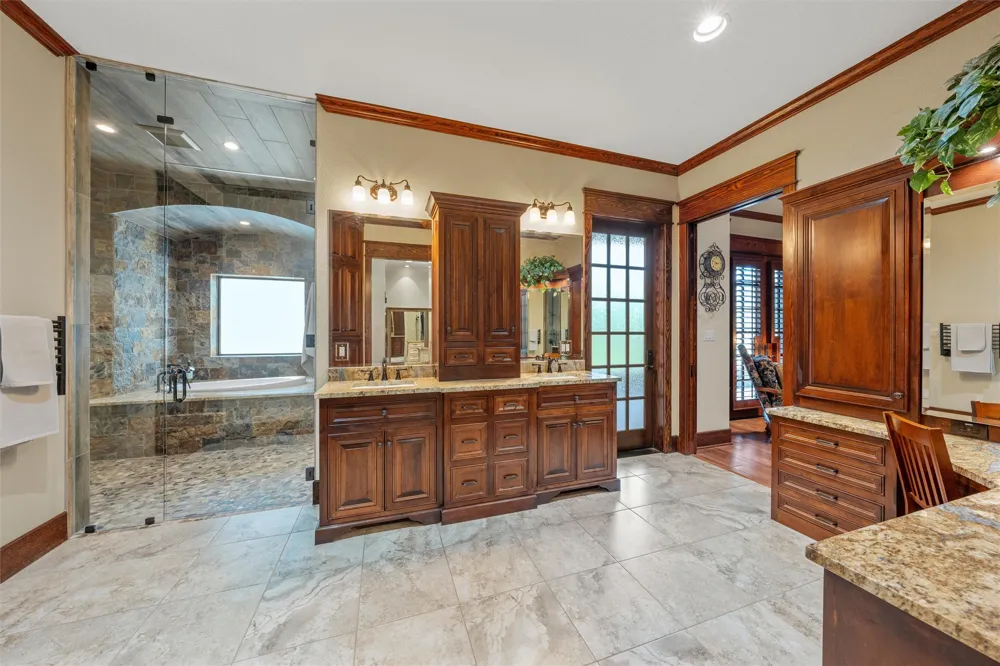 240 Lost Creek China Spring, TX 76633