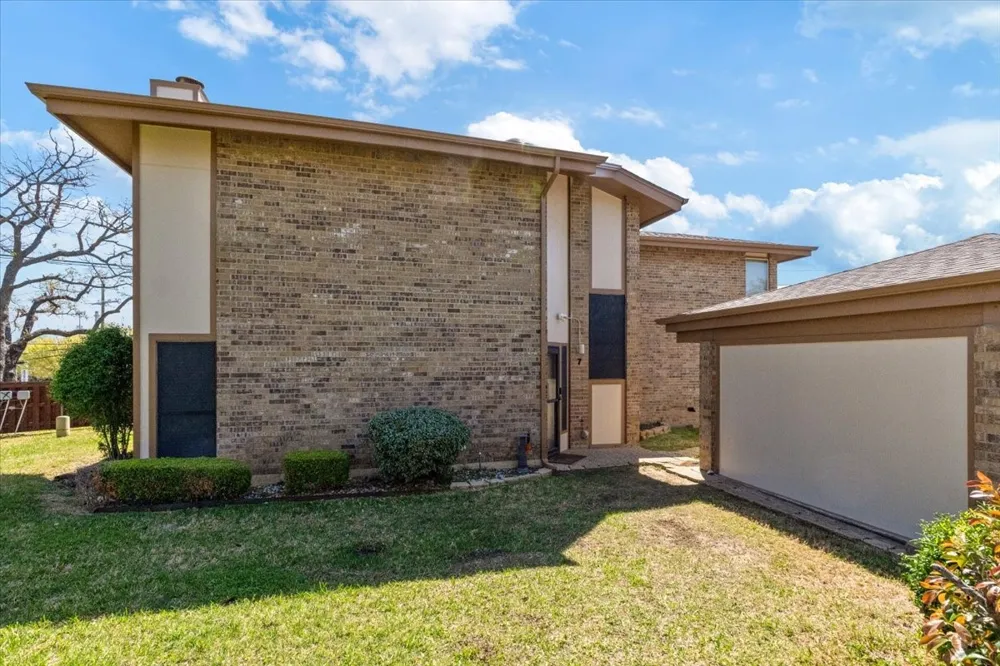 7 Dewberry Court Bedford, TX 76021