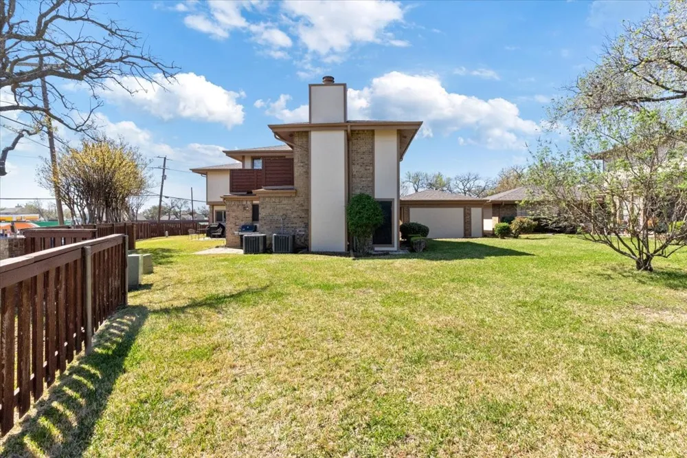7 Dewberry Court Bedford, TX 76021