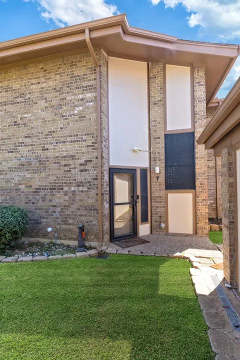 7 Dewberry Court