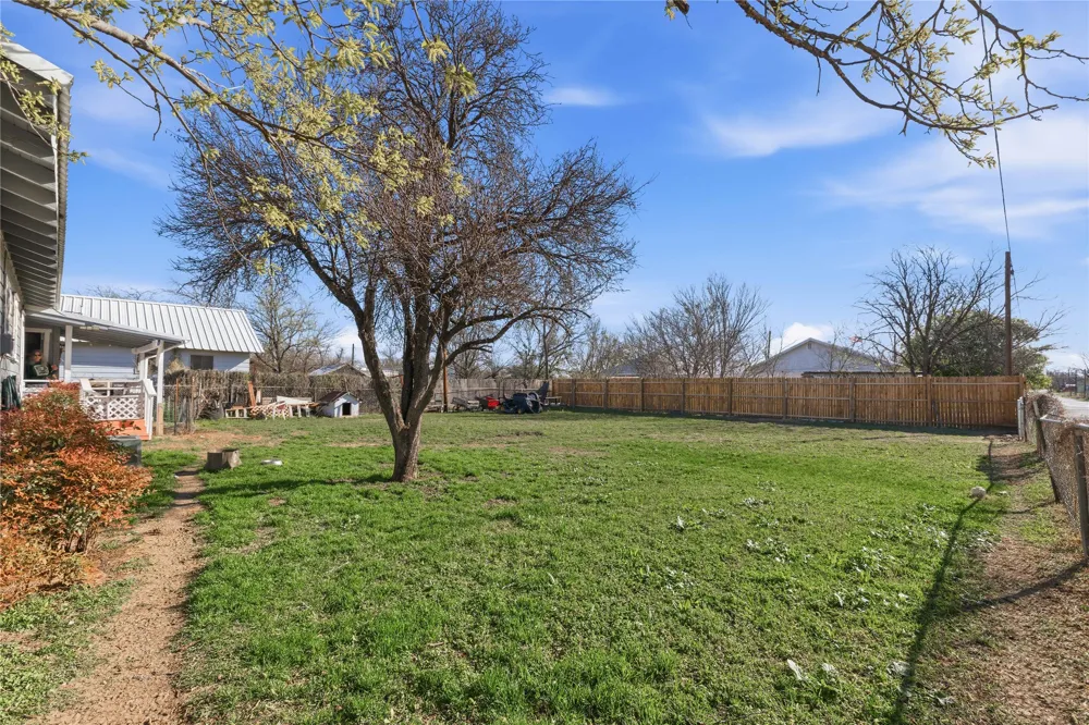 915 S Neches Street Coleman, TX 76834