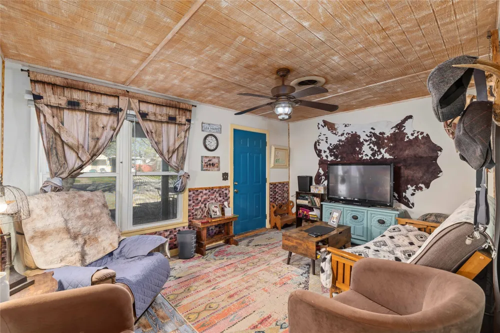 915 S Neches Street Coleman, TX 76834