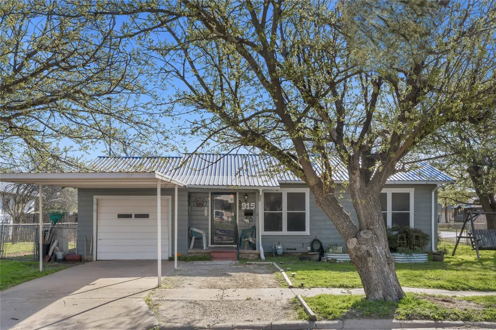 915 S Neches Street Coleman, TX 76834