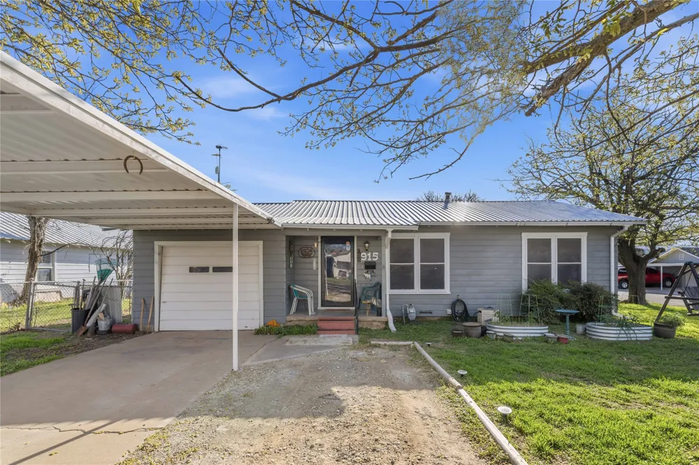 915 S Neches Street Coleman, TX 76834