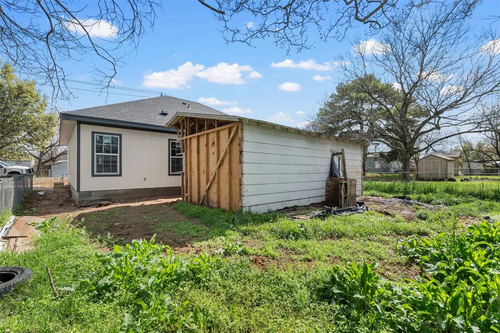 211 Lopez Street Bellmead, TX 76705