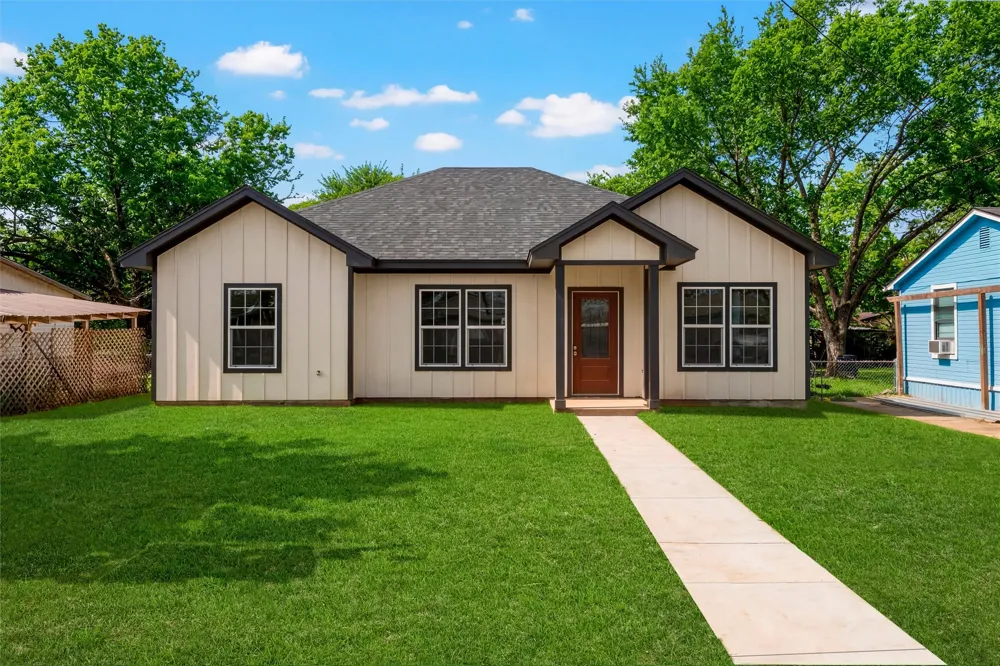 211 Lopez Street Bellmead, TX 76705