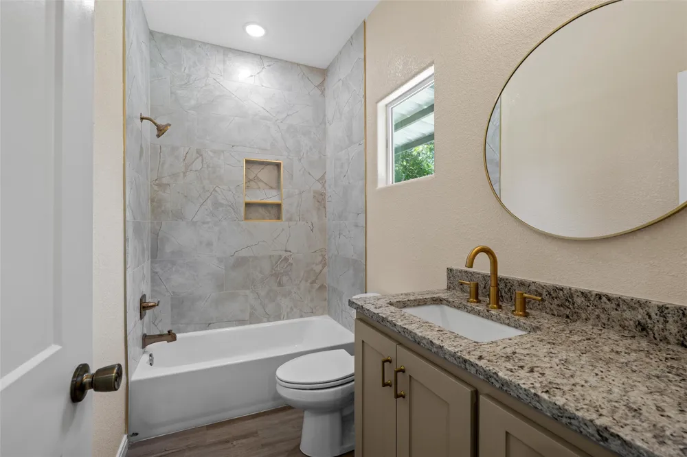 211 Lopez Street Bellmead, TX 76705