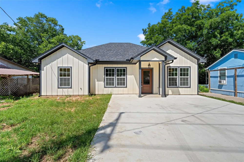 211 Lopez Street Bellmead, TX 76705