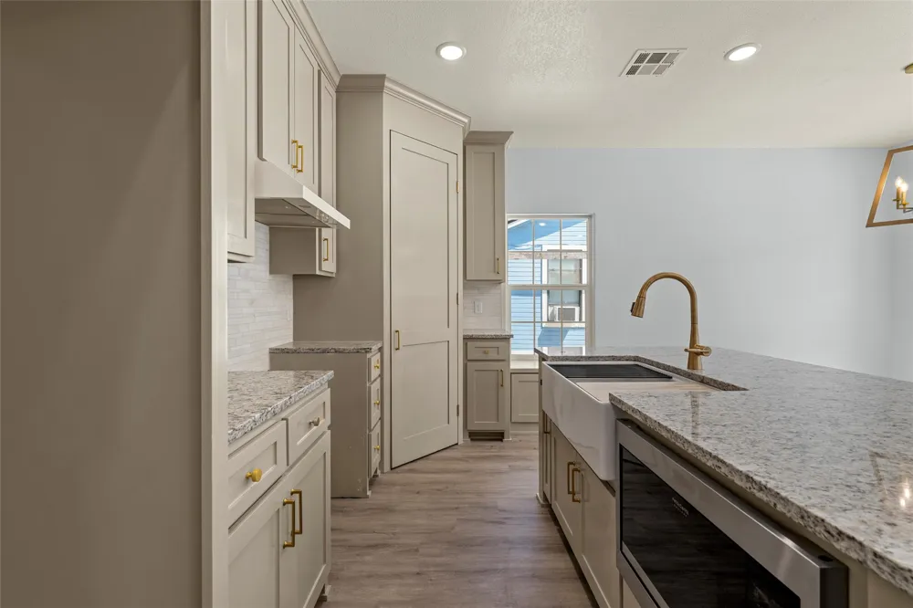 211 Lopez Street Bellmead, TX 76705