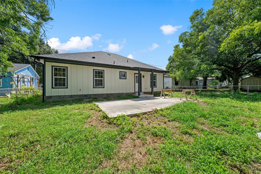 211 Lopez Street Bellmead, TX 76705