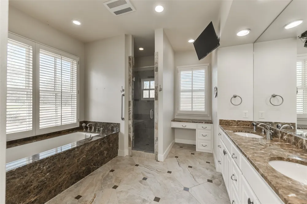 1002 Private Road 7892 Mineola, TX 75773