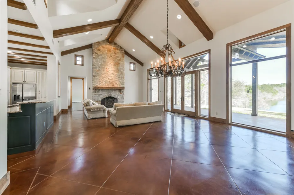 1002 Private Road 7892 Mineola, TX 75773
