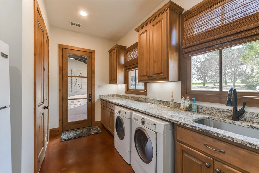 1002 Private Road 7892 Mineola, TX 75773