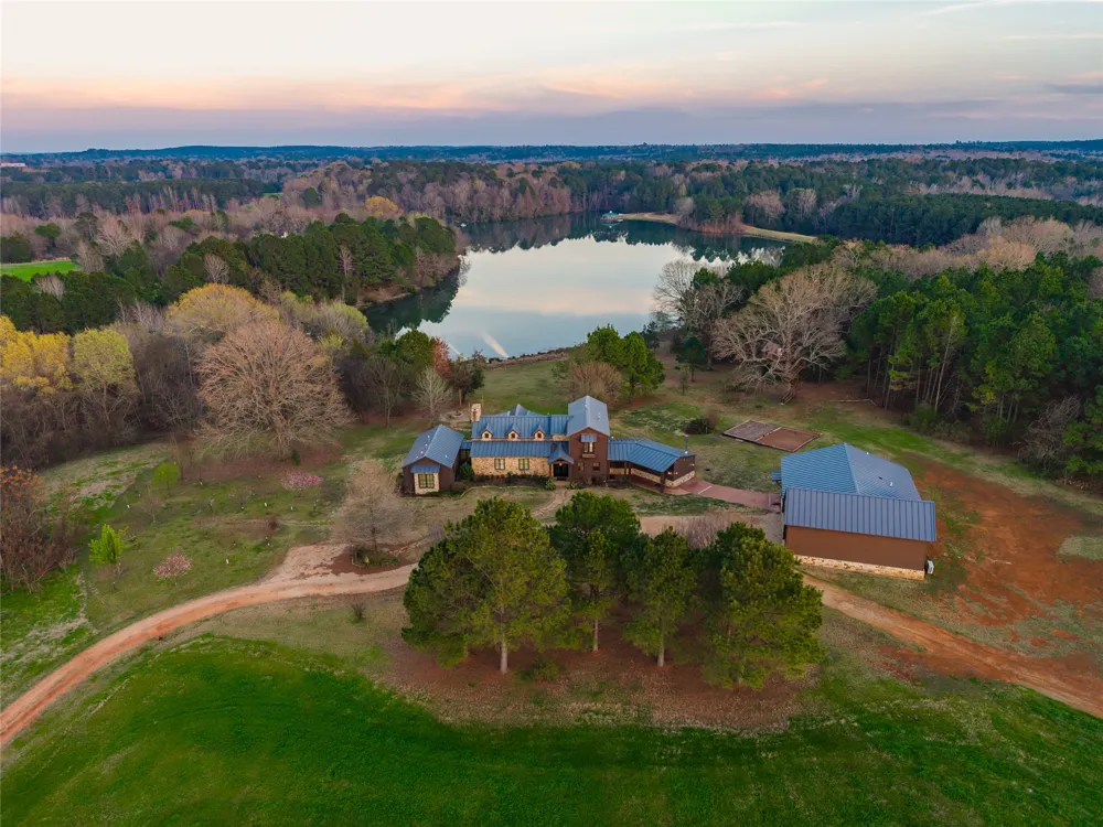 1002 Private Road 7892 Mineola, TX 75773