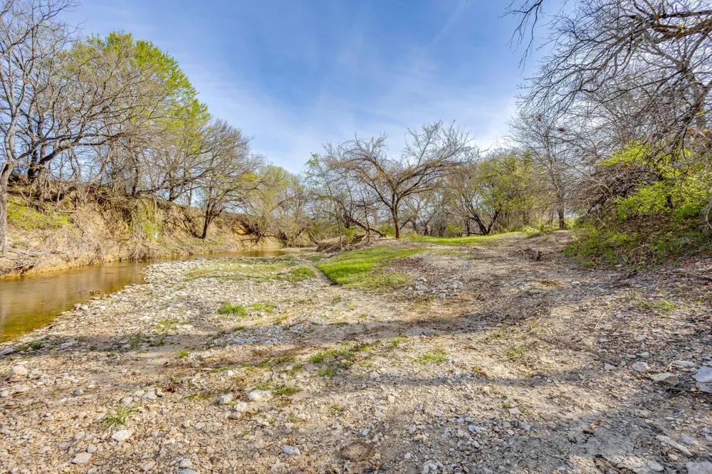 HCR 1136 Blum, TX 76093
