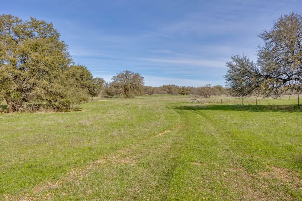 HCR 1136 Blum, TX 76093