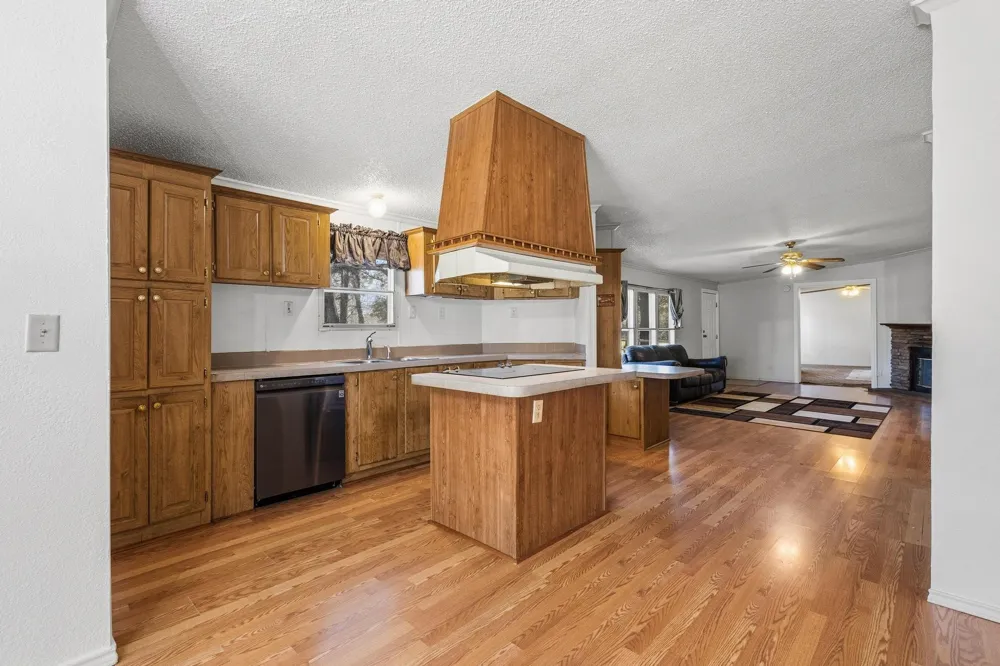 528 County Road 1120 Ravenna, TX 75476