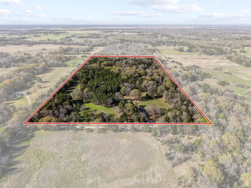 528 County Road 1120 Ravenna, TX 75476