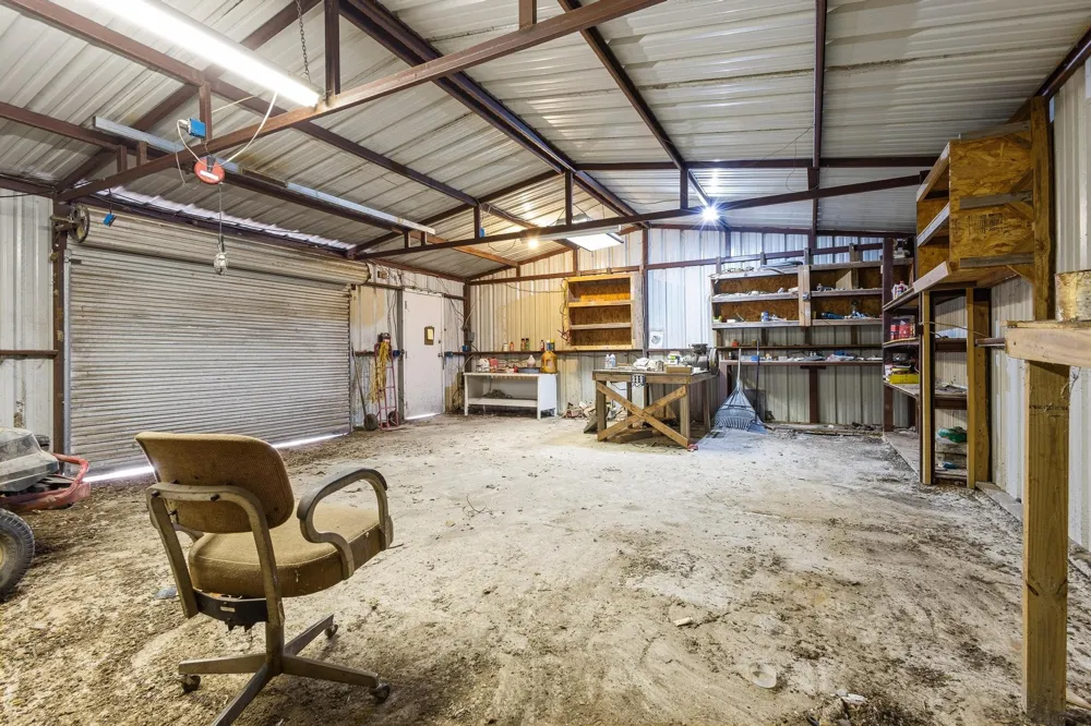 528 County Road 1120 Ravenna, TX 75476