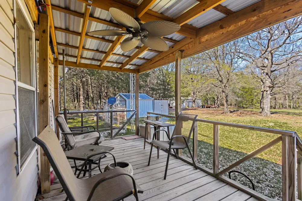 528 County Road 1120 Ravenna, TX 75476
