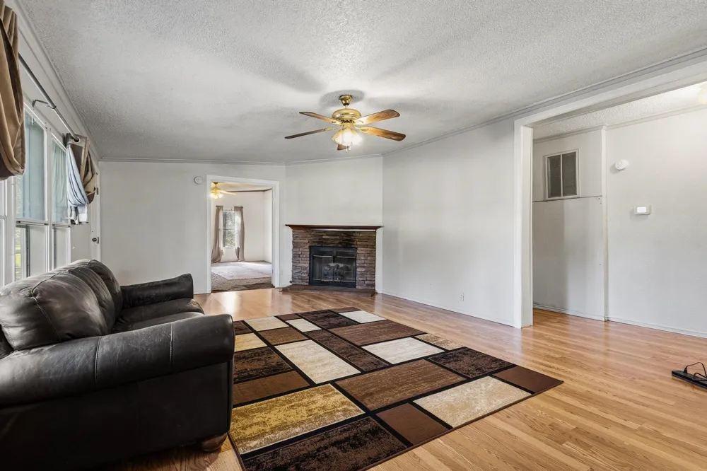 528 County Road 1120 Ravenna, TX 75476