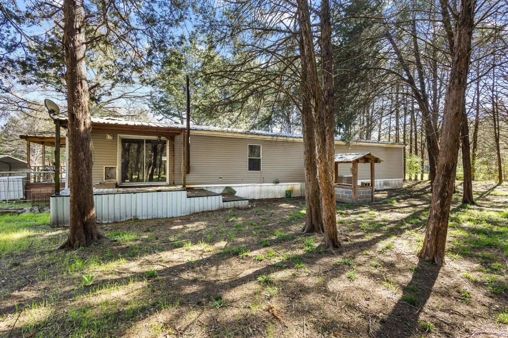 528 County Road 1120 Ravenna, TX 75476