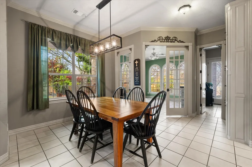 2703 Katherine Court Dalworthington Gardens, TX 76016