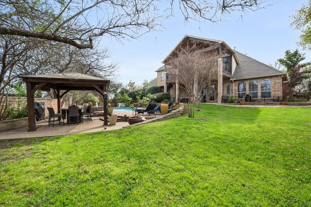 2703 Katherine Court Dalworthington Gardens, TX 76016