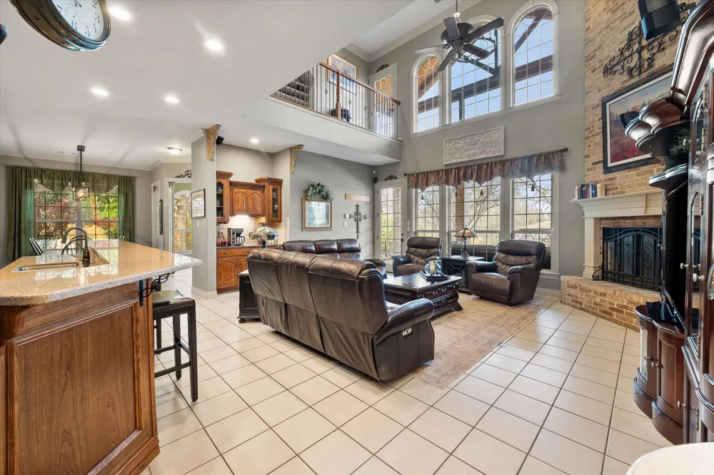 2703 Katherine Court Dalworthington Gardens, TX 76016