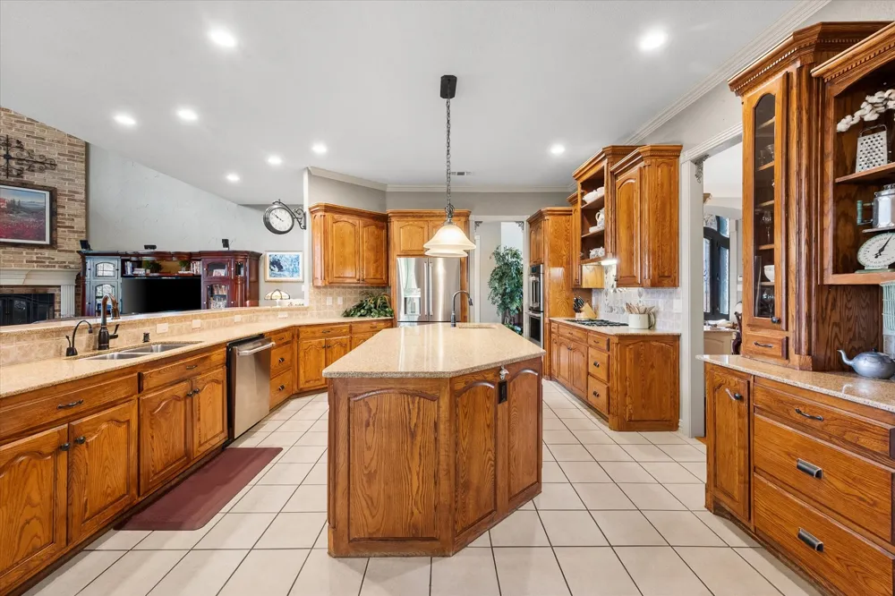 2703 Katherine Court Dalworthington Gardens, TX 76016
