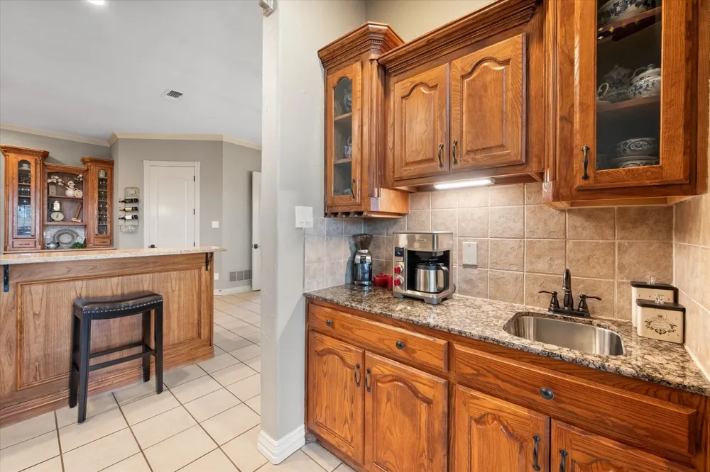 2703 Katherine Court Dalworthington Gardens, TX 76016