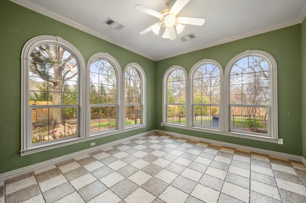 2703 Katherine Court Dalworthington Gardens, TX 76016