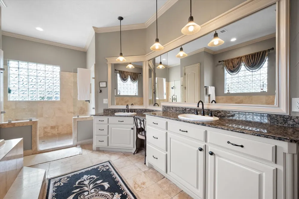 2703 Katherine Court Dalworthington Gardens, TX 76016