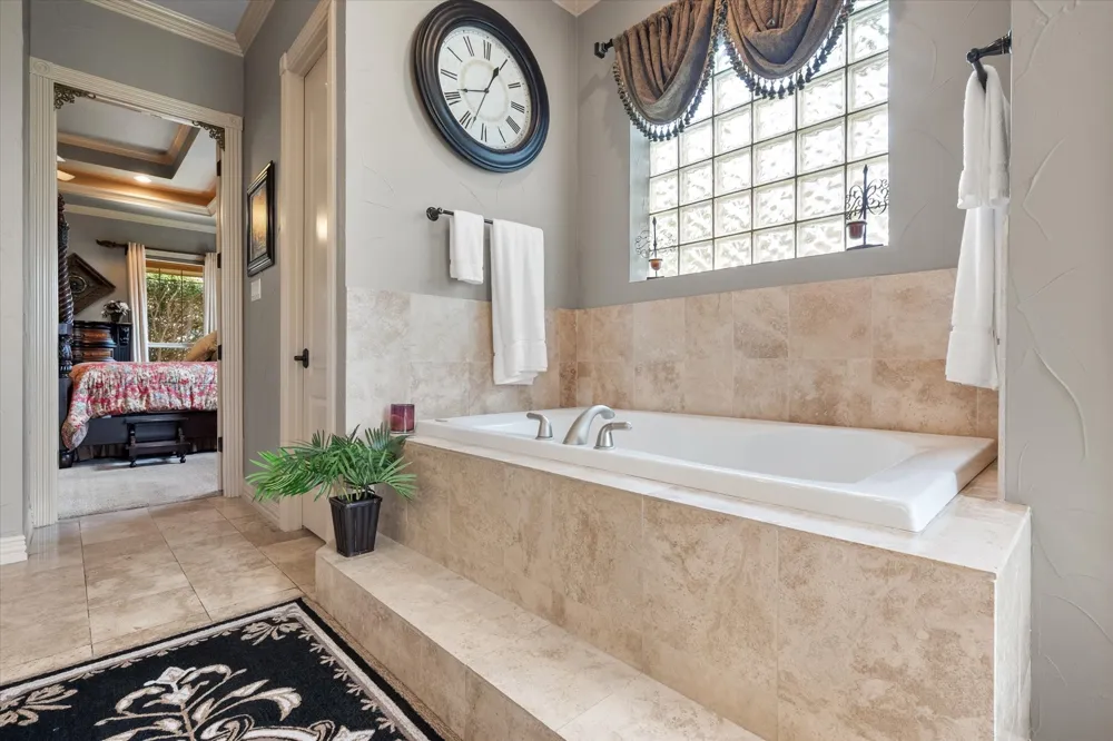 2703 Katherine Court Dalworthington Gardens, TX 76016