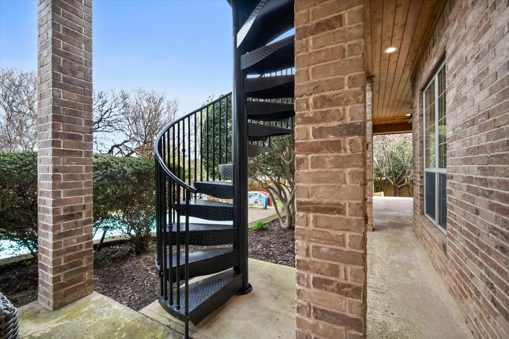 2703 Katherine Court Dalworthington Gardens, TX 76016