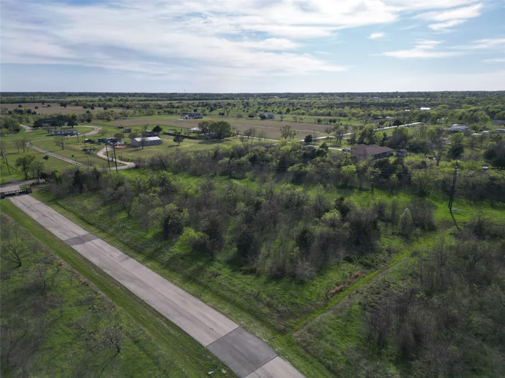 8001 Big Water Lane Kemp, TX 75143