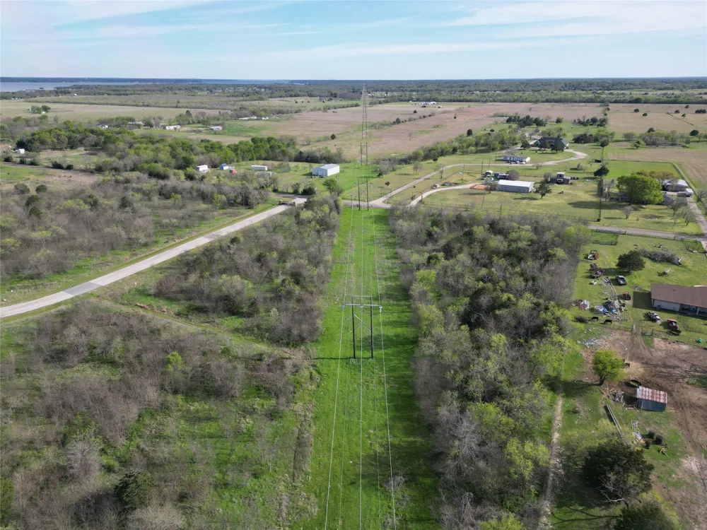 8001 Big Water Lane Kemp, TX 75143